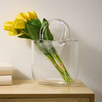 Vase en forme de sac en verre HomeStyles, 8 po x 4,3 po x 10 po
